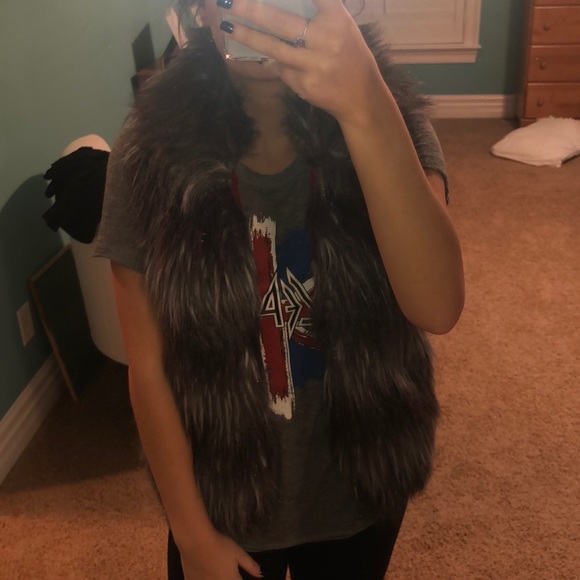 FAUX FUR VEST - Picture 5 of 7